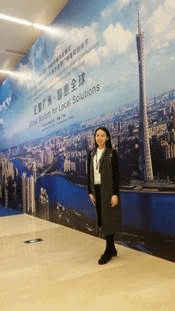 大三员工钟雯为广州奖担任联络口译