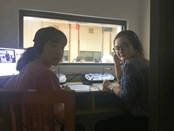 邓婕老师带领员工做同传
